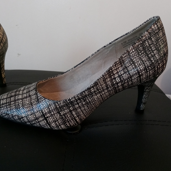 Exquisite - Picture 2 of 3